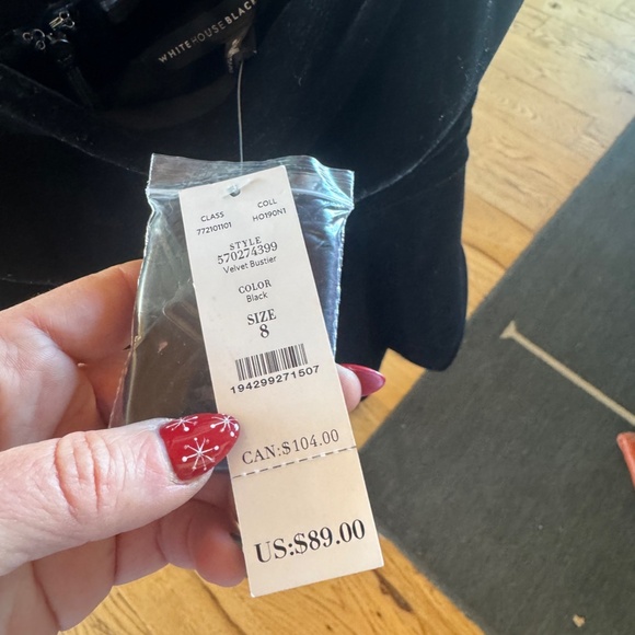 WHITE HOUSE BLACK MARKET WOMEN SIZE 8 BLACK VELVET TOP NWT GREAT FOR HOLIDAY PAR - Picture 4 of 7